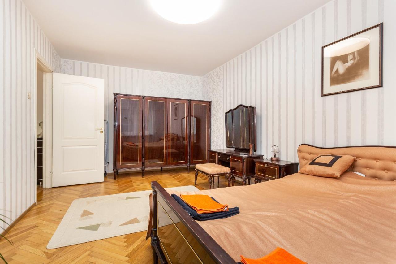 3 Room Central Apartmend 90M2 Parking For One Car Fifth Floor And The Building Does Not Have An Elevator Tallinn Exterior photo